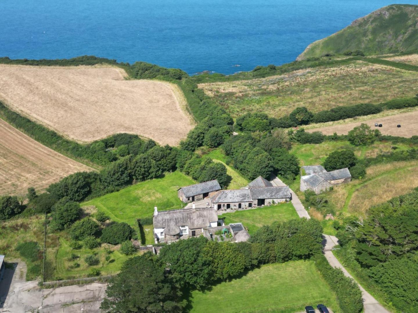 Ferienhaus East Titchberry - Thatched Charm In Rural North Devon Hartland